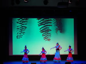 Niñas bailando en escuela de Virginia Martin